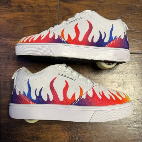 Heelys Pro 20 Skate Shoes Youth 1Y Unisex Multicolor Flames Like New - Picture 6 of 11